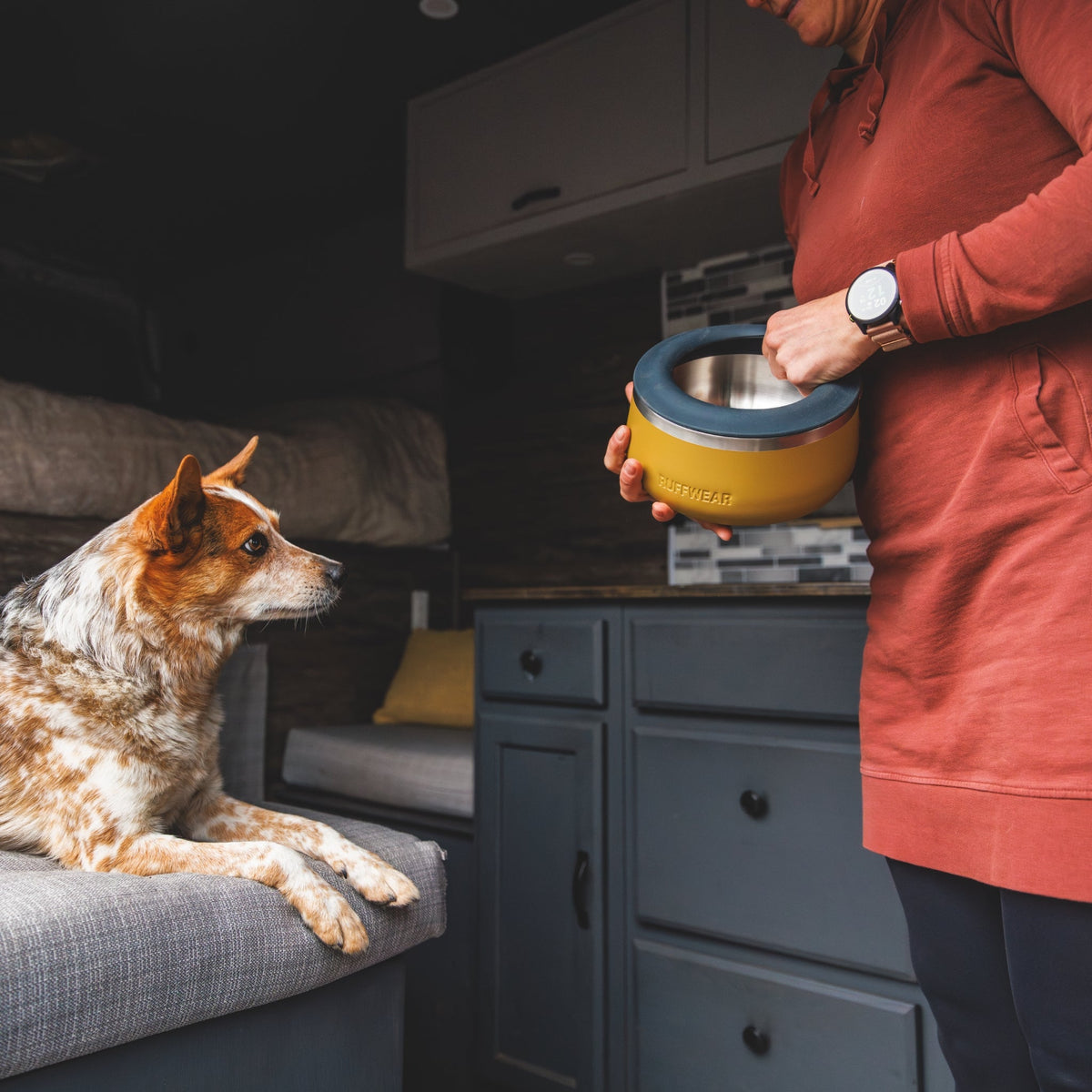 Ruffwear Basecamp Bowl – Robuster Premium Hundenapf aus Edelstahl für Outdoor - Abenteuer & Zuhause - Woofshack