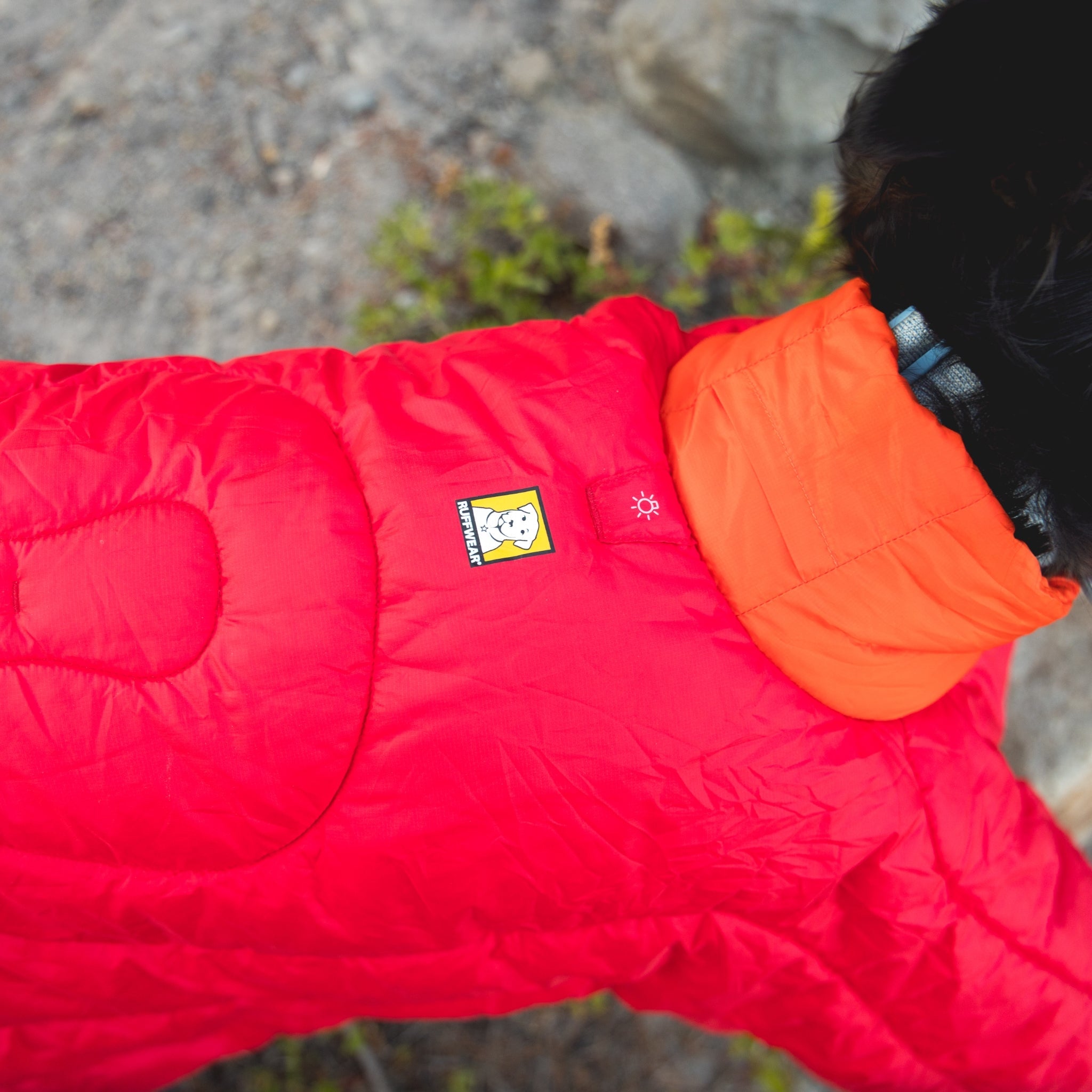 Ruffwear Palisades Sleep Poncho – Isolierter Outdoor - Schlafponcho für kalte Nächte und Camping - Abenteuer mit Hund - Woofshack