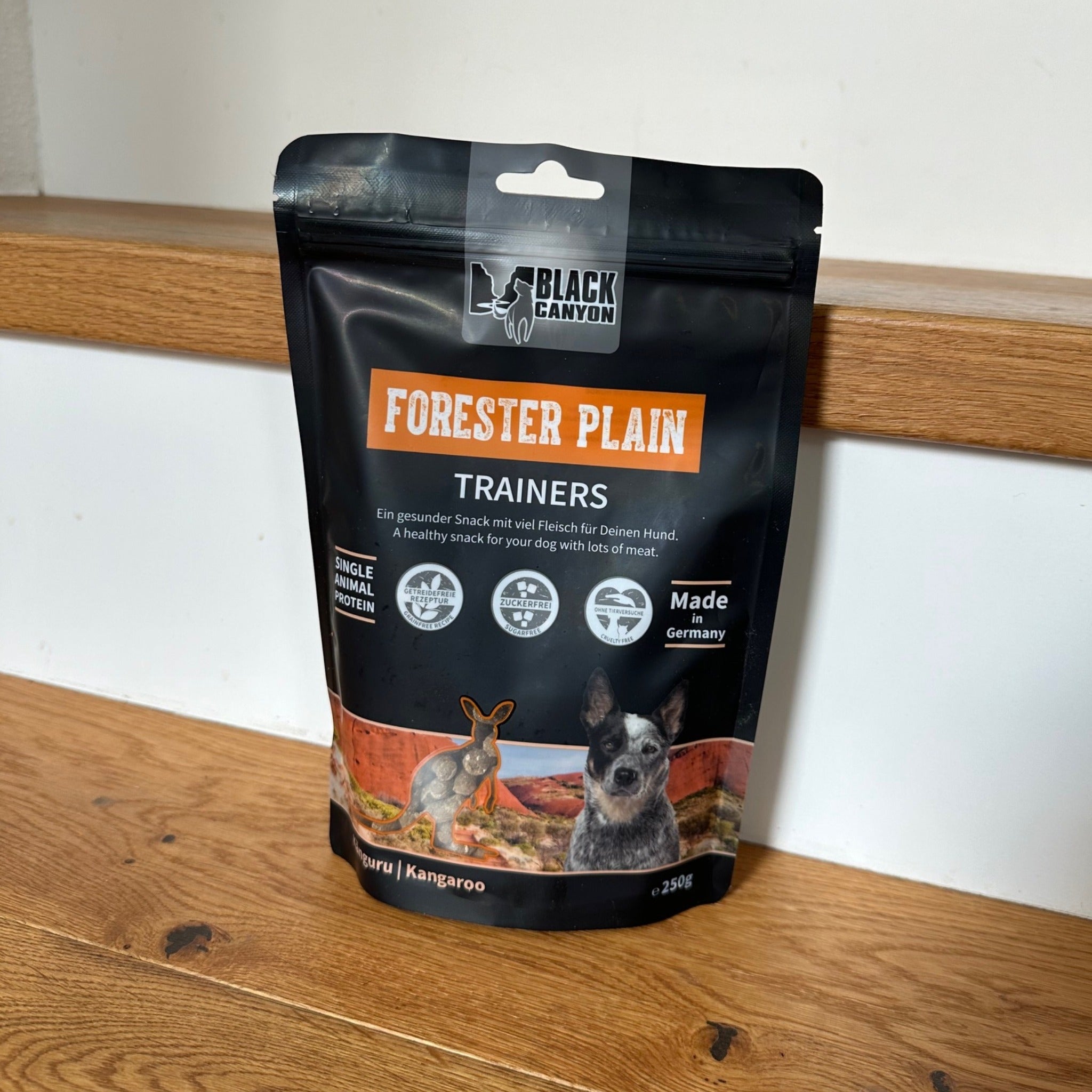 Black Canyon Trainers Forester Plain Hundesnack - Känguru - Woofshack