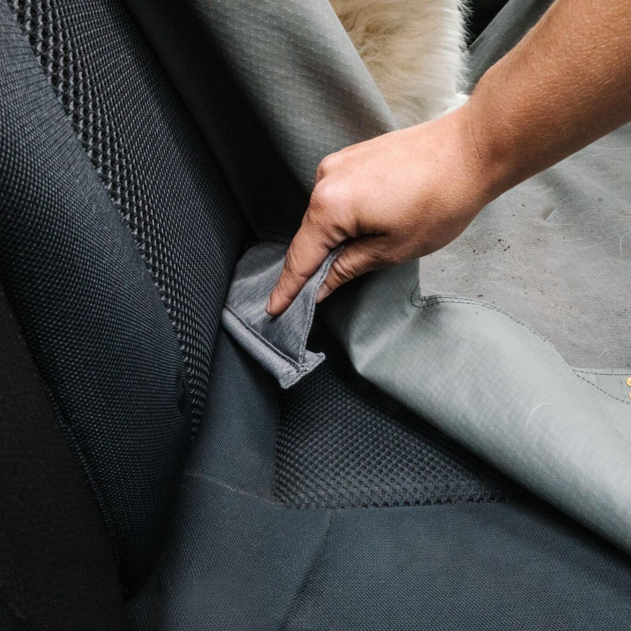Ruffwear Dirt Bag Seat Cover™ Rücksitz Hunde Autoschondecke - Woofshack