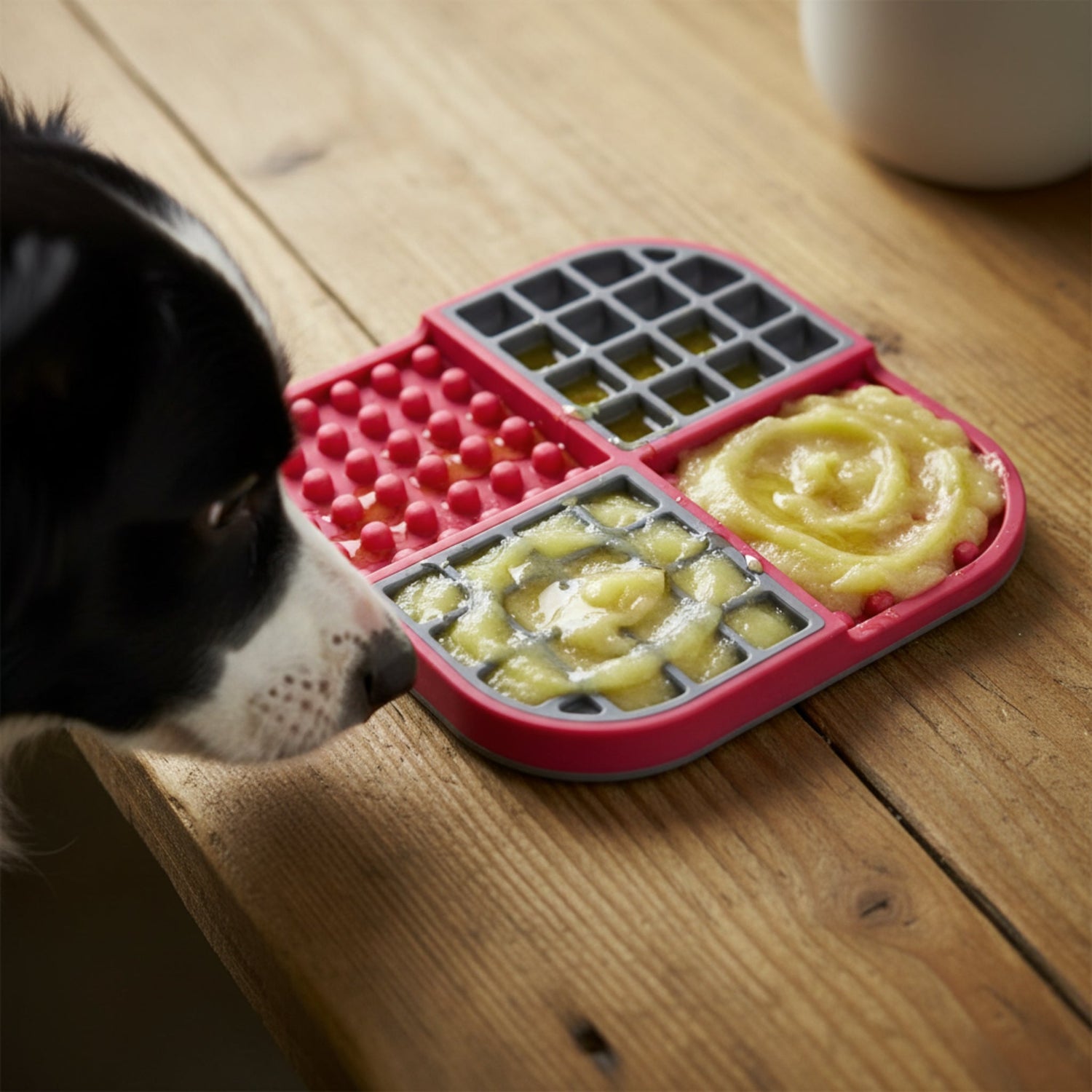 LickiMat Slomo Schleckmatte - Anti - Stress &amp; Beschäftigung für Hunde - Woofshack