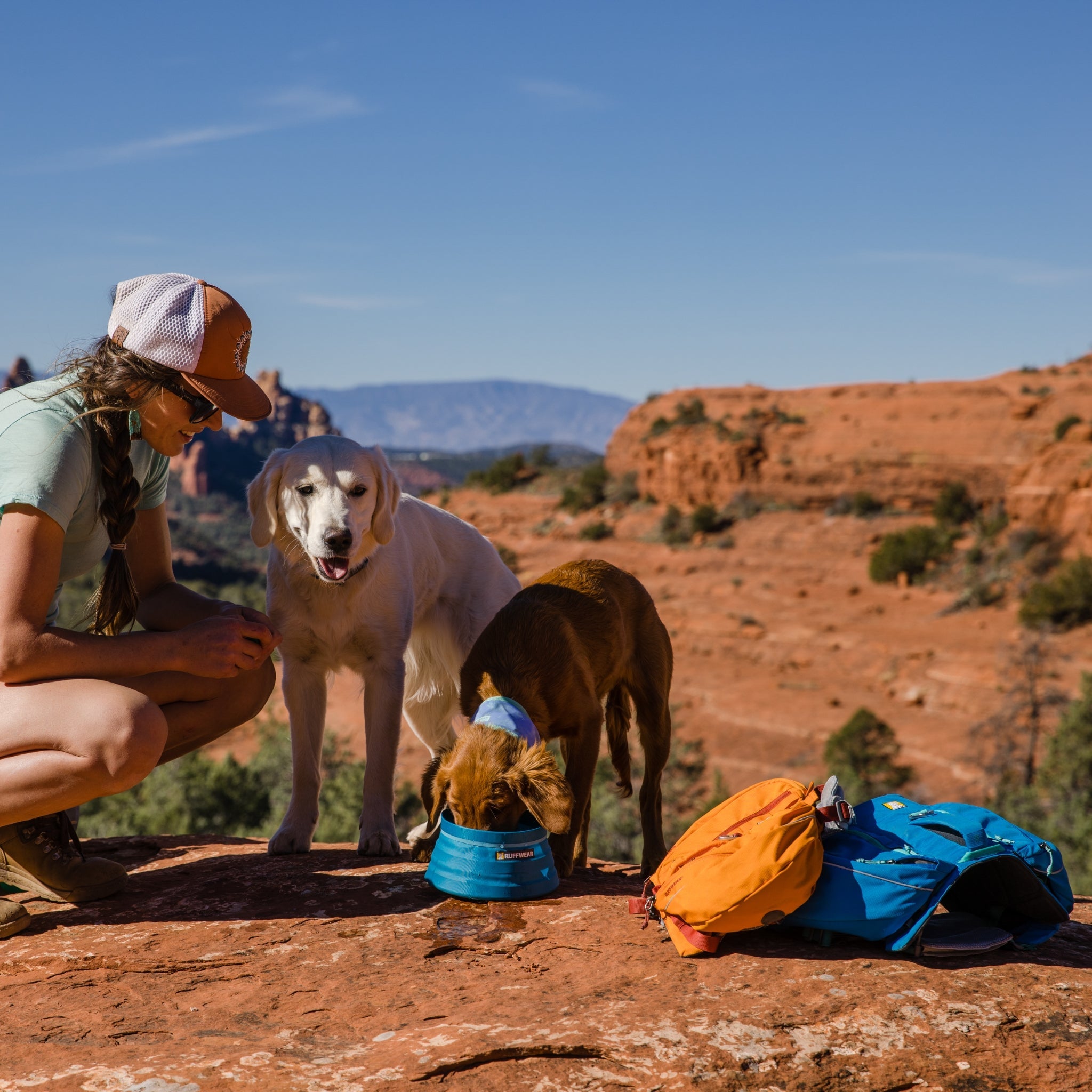 Ruffwear Approach Pack – Ergonomischer Hunderucksack mit Satteltaschen für aktive Hunde auf Trekking &amp; Wandertouren - Woofshack