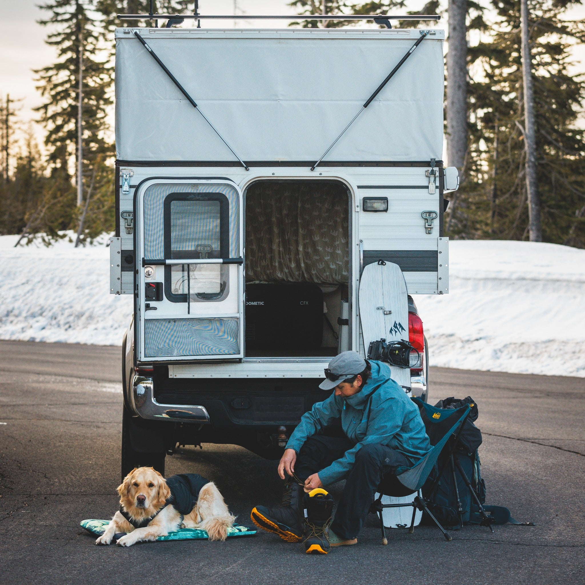 Ruffwear Basecamp Bed – Robustes Outdoor-Hundebett für Abenteurer, Camper &amp; Reisen | Wasserabweisend, Leicht &amp; Maschinenwaschbar