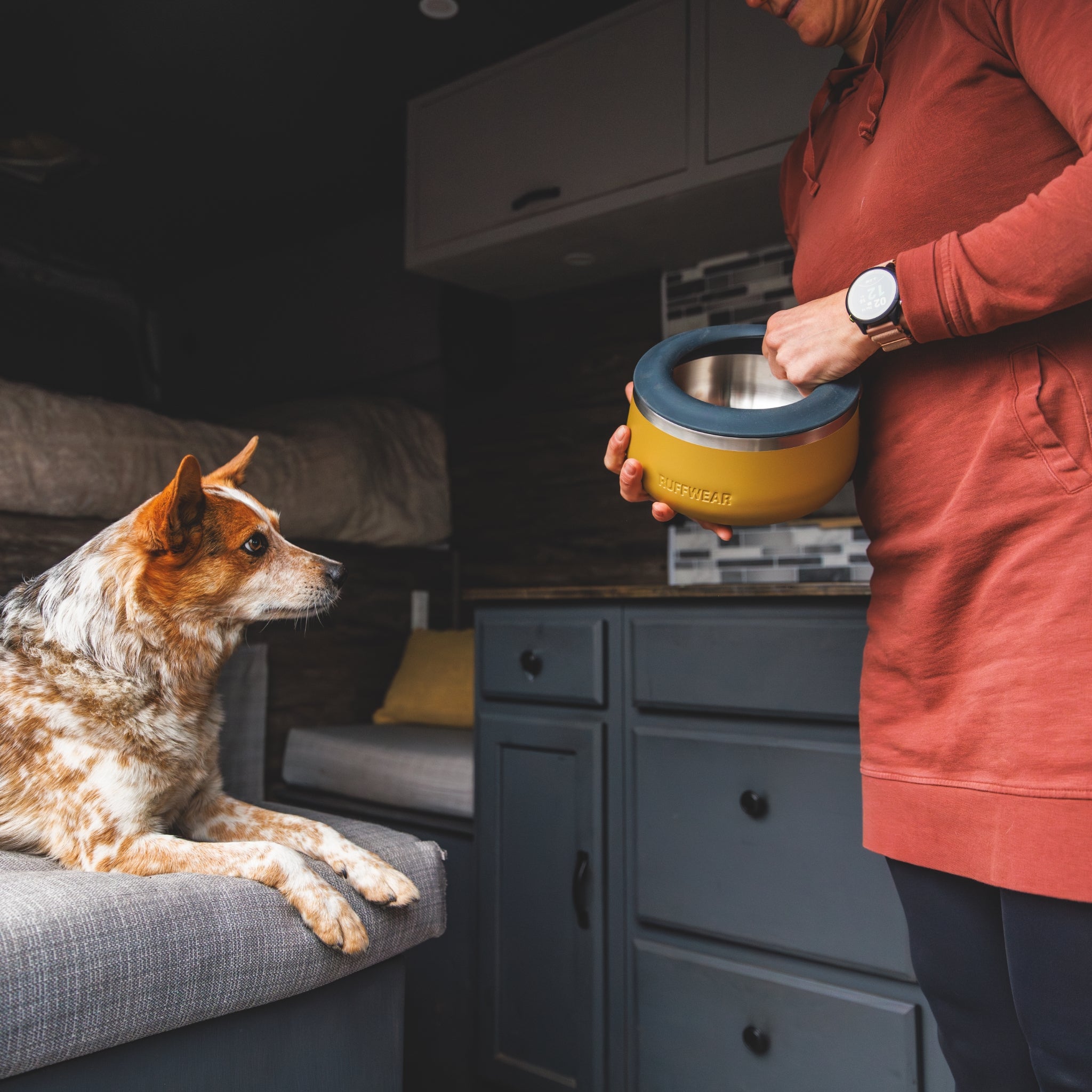 Ruffwear Basecamp Bowl – Robuster Premium Hundenapf aus Edelstahl für Outdoor - Abenteuer &amp; Zuhause - Woofshack