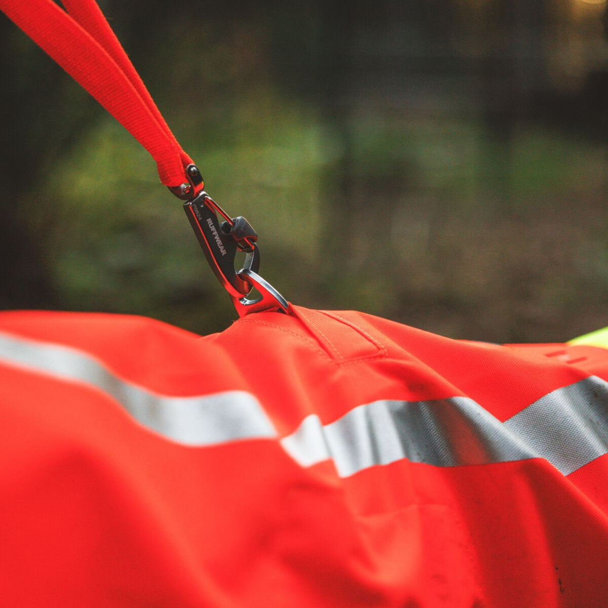 Ruffwear Lumenglow High-Vis Vest – Hochsichtbarkeits-Hundeweste mit Reflektoren für sichere Abendspaziergänge &amp; Outdoor-Abenteuer bei Dämmerung, Nebel und Dunkelheit