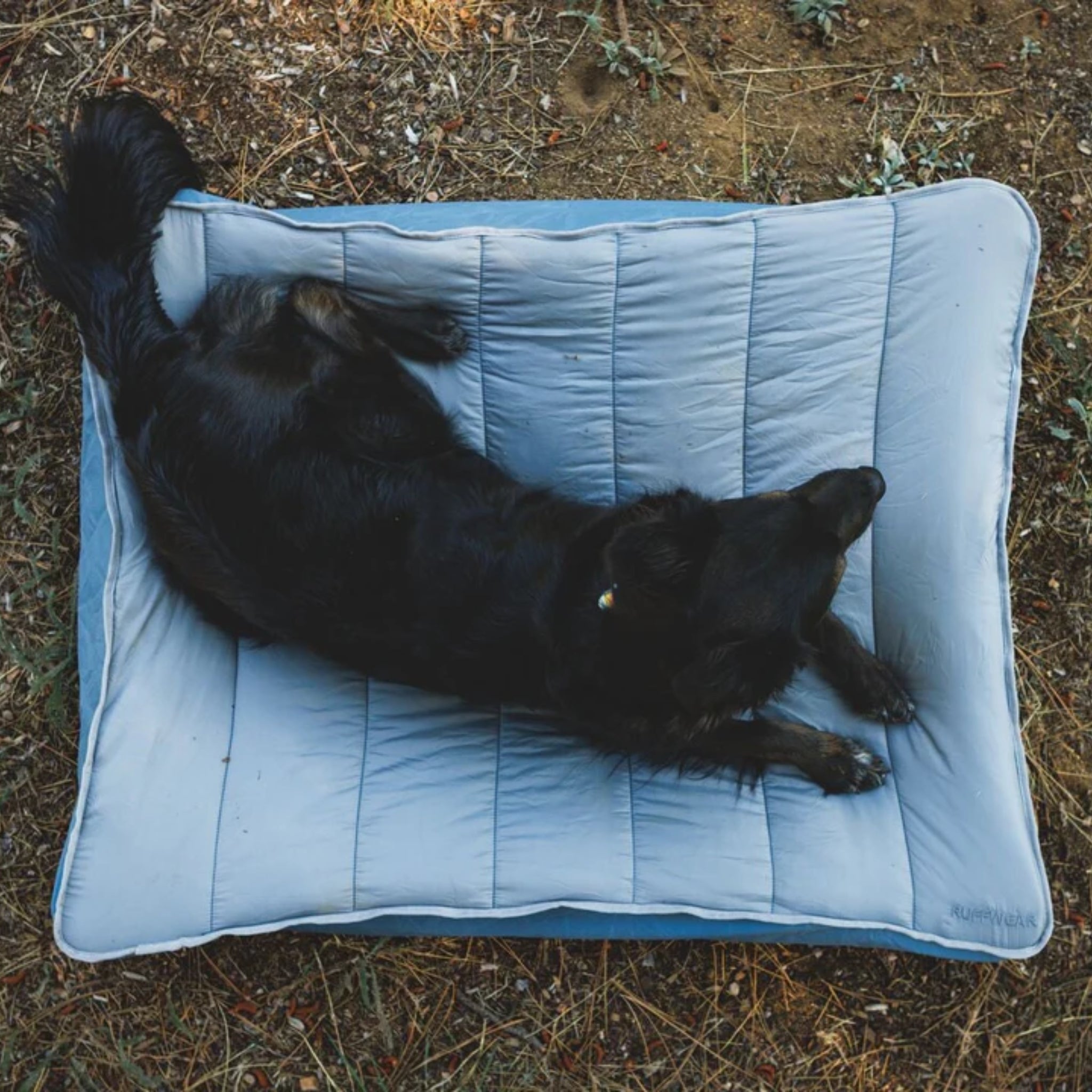 Ruffwear Mt. EverRest Insulated Dog Cot Cover – Wärmeisolierender Bezug für das Hundebett mit Windschutz und Premium - Komfort - Woofshack