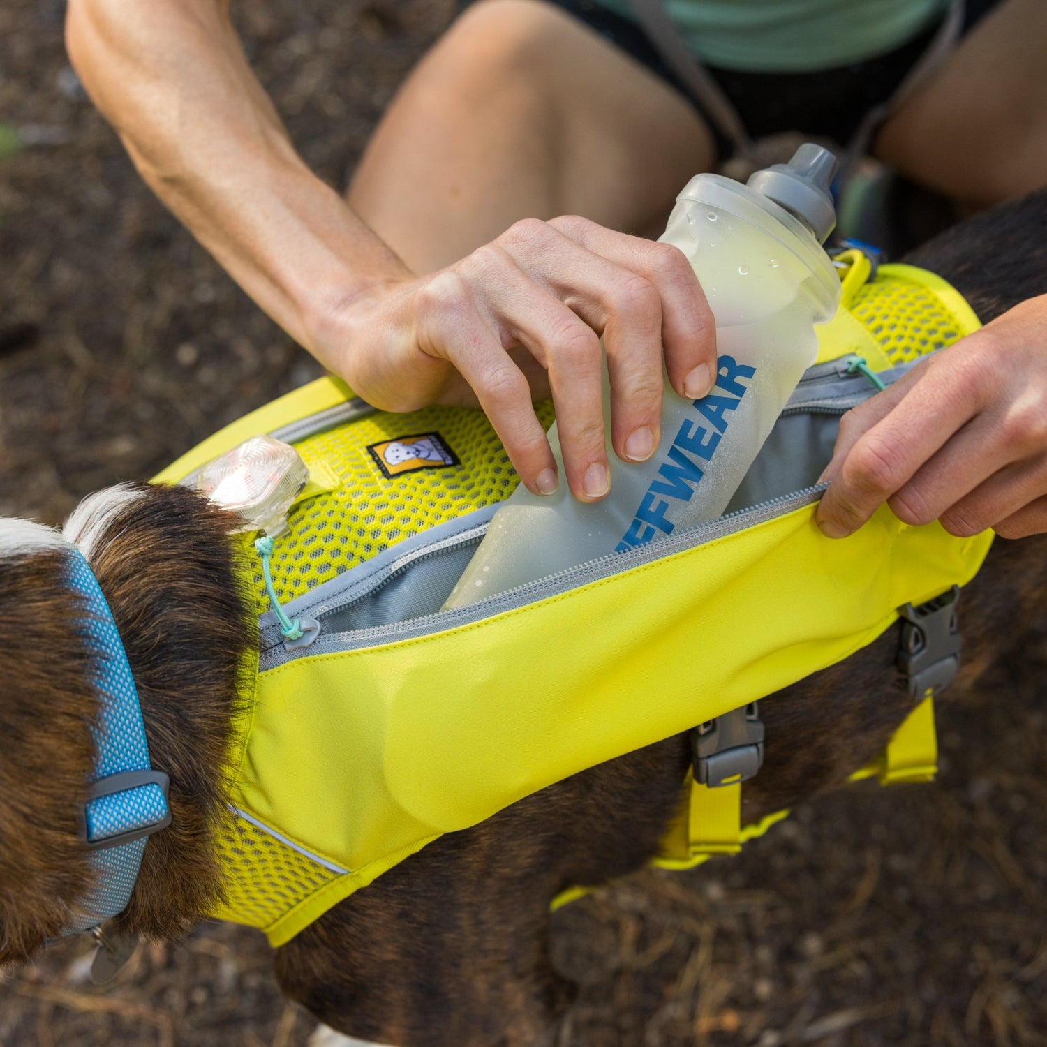 Ruffwear Trail Runner Running Vest – Ultraleichte Laufweste &amp; Trinkrucksack für aktive Hunde - Woofshack