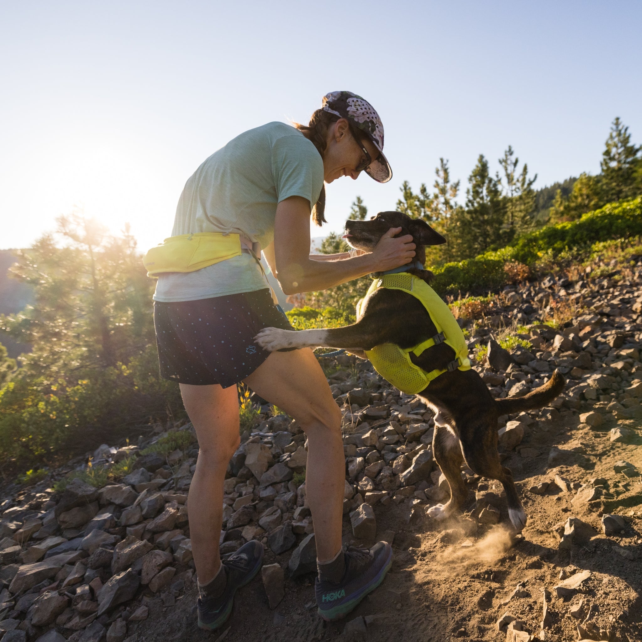 Ruffwear Trail Runner Running Vest – Ultraleichte Laufweste &amp; Trinkrucksack für aktive Hunde - Woofshack