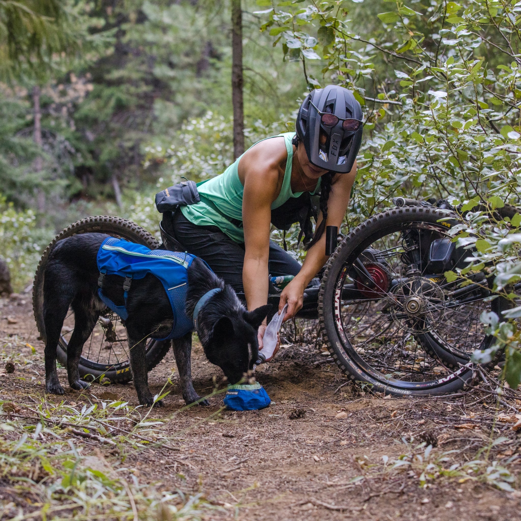 Ruffwear Trail Runner Running Vest – Ultraleichte Laufweste &amp; Trinkrucksack für aktive Hunde - Woofshack