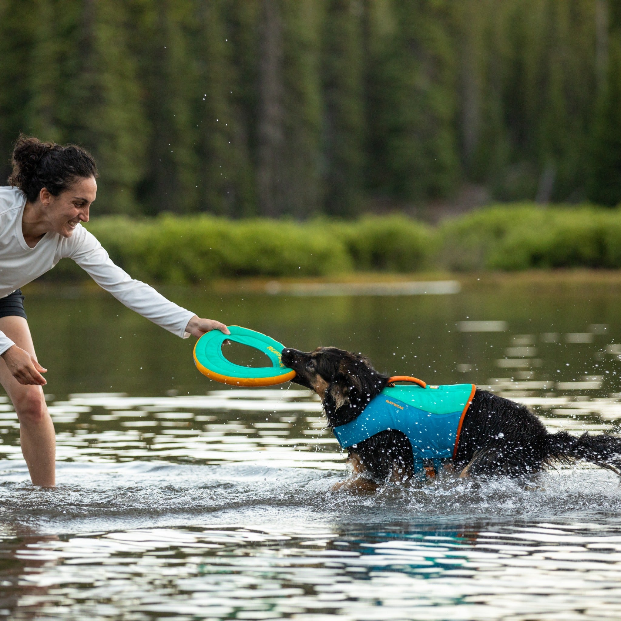 Ruffwear Hydro Plane™ Wasserspielzeug für Hunde - Woofshack