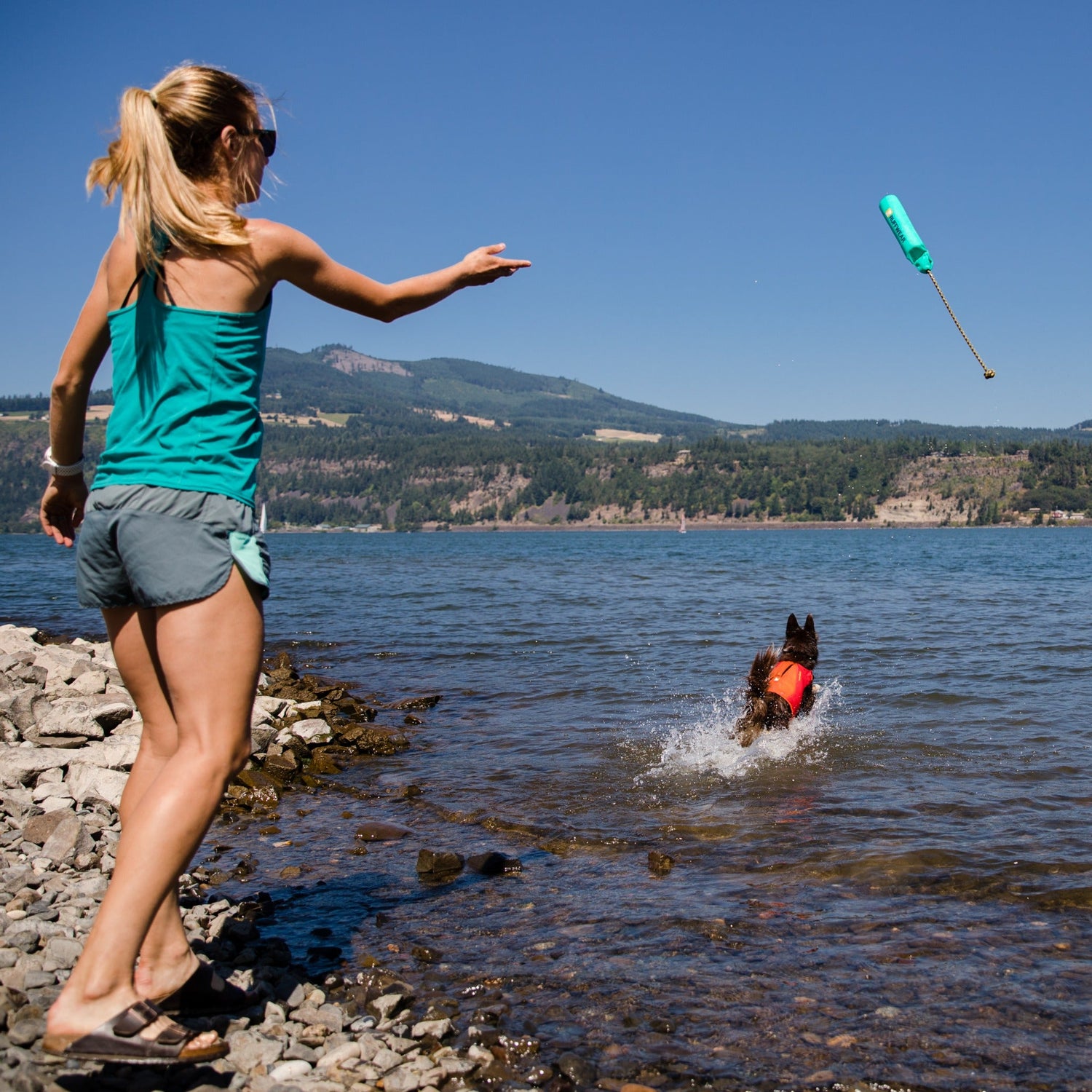 Ruffwear Lunker™ Hundespielzeug schwimmfähig - Woofshack